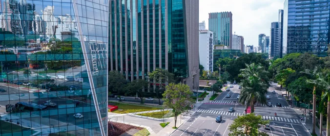 foto aérea do bairro Itaim Bibi, em São Paulo, conhecido pelos edifícios de luxo